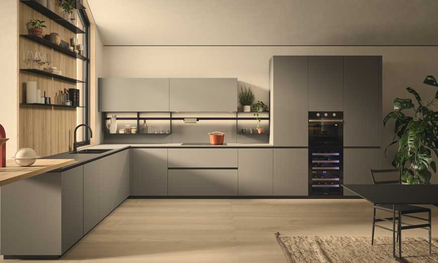 Composizione cucina con gola colore grigio beige satin